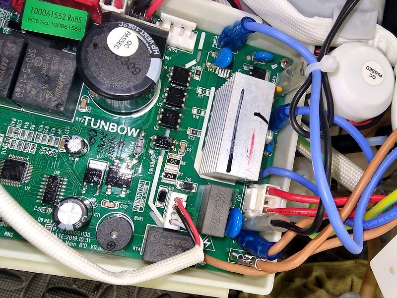 Carte électronique de commande en cours de diagnostic